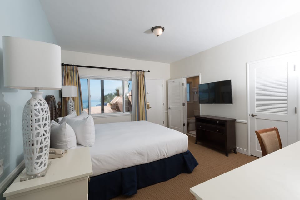 Hypo-allergenic bedding, in-room safe, desk, iron/ironing board