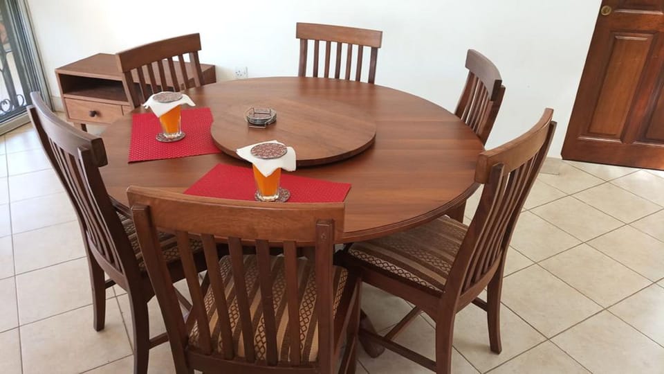 Apartment, 2 Bedrooms | In-room dining