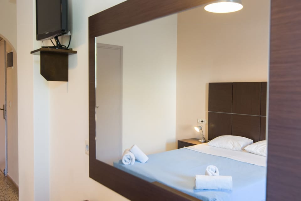 Standard Room | In-room safe, soundproofing, bed sheets