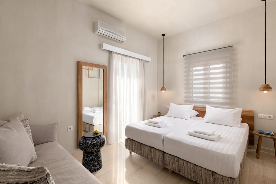 Deluxe Triple Room | In-room safe, blackout drapes, soundproofing, iron/ironing board