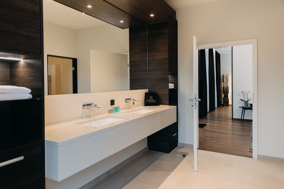Deluxe Suite | Bathroom | Shower, rainfall showerhead, designer toiletries, hair dryer