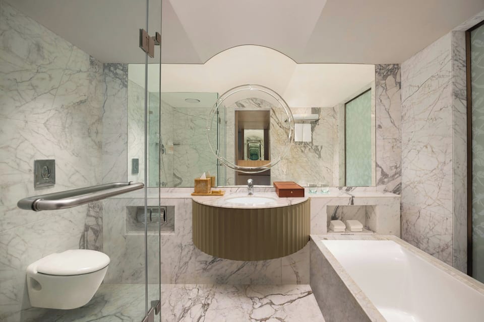 Combined shower/tub, deep soaking tub, free toiletries, hair dryer