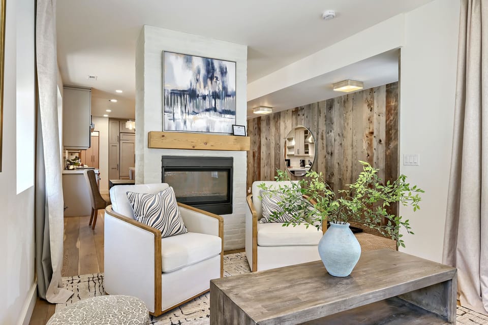 House, 6 Bedrooms | Living area | Smart TV