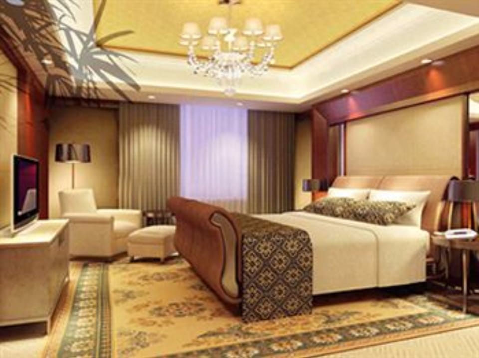 Superior Room | Minibar, in-room safe, desk, blackout drapes