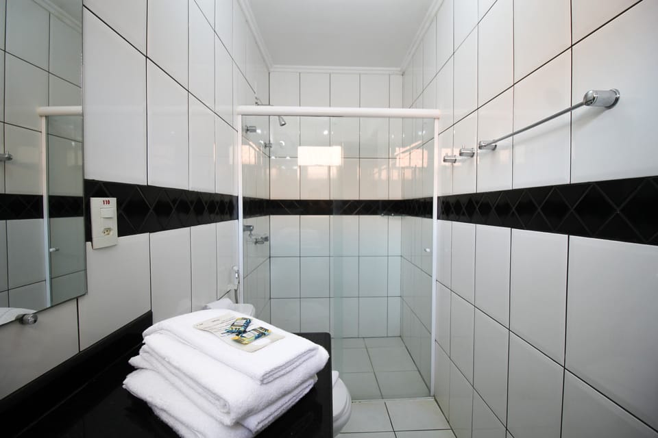 Deluxe Double Room | Bathroom | Shower, free toiletries, towels, soap
