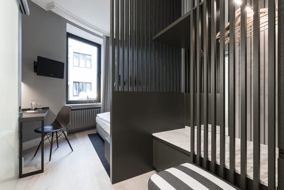 Single Room | Hypo-allergenic bedding, minibar, in-room safe, desk