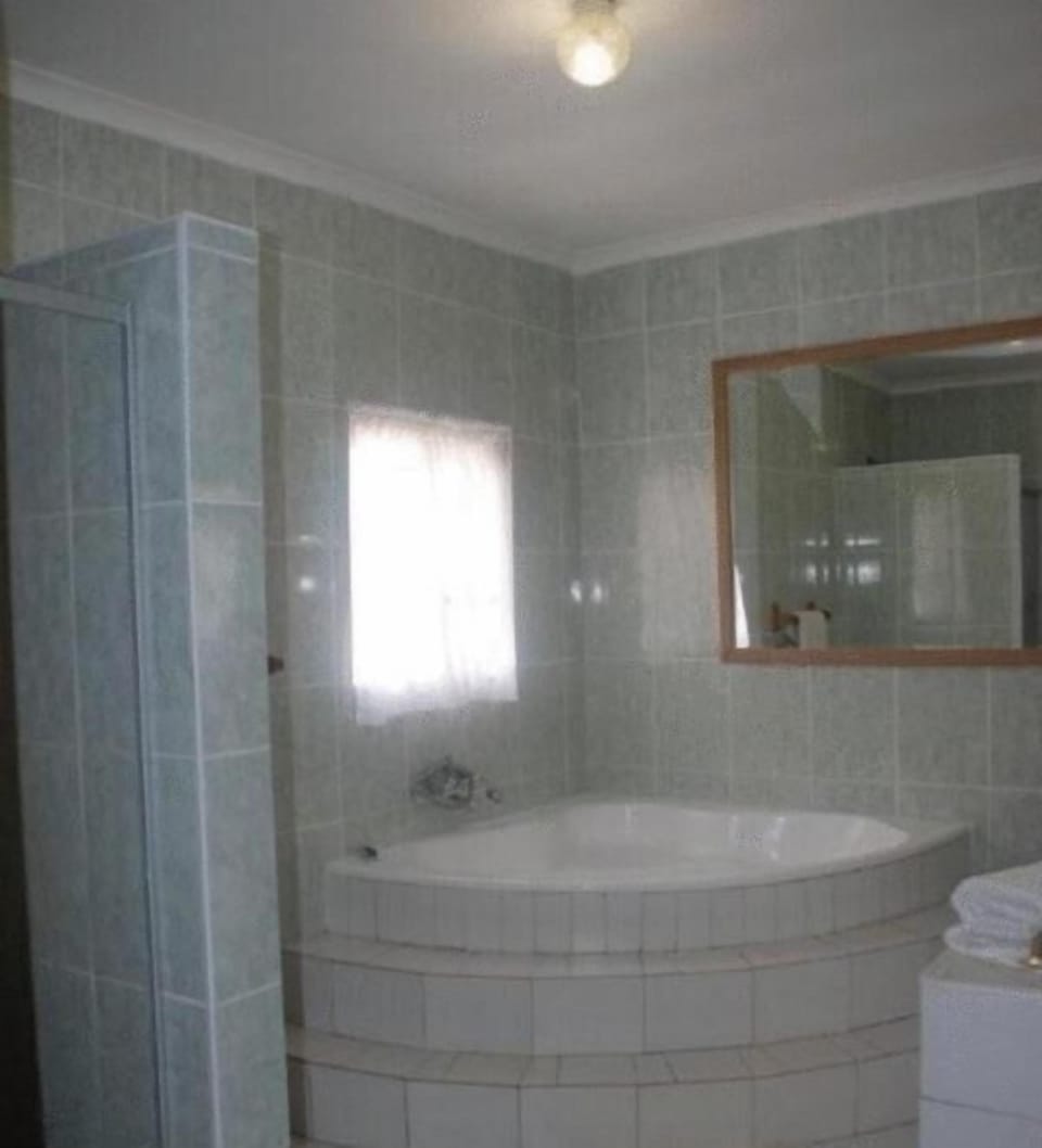 Family Room (BB / S-Catering) | Bathroom | Hair dryer, towels
