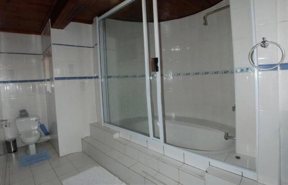 Family Room (BB / S-Catering) | Bathroom | Hair dryer, towels