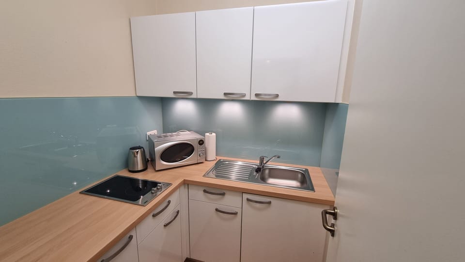 Family Apartment | In-room safe, desk, blackout drapes, soundproofing