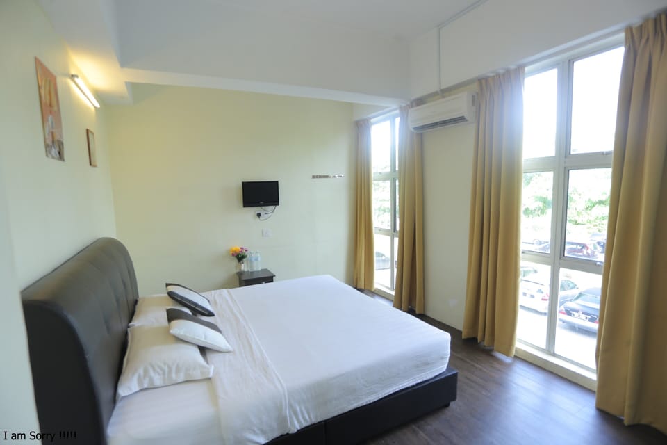 Budget Double Room | Desk, iron/ironing board (on request)