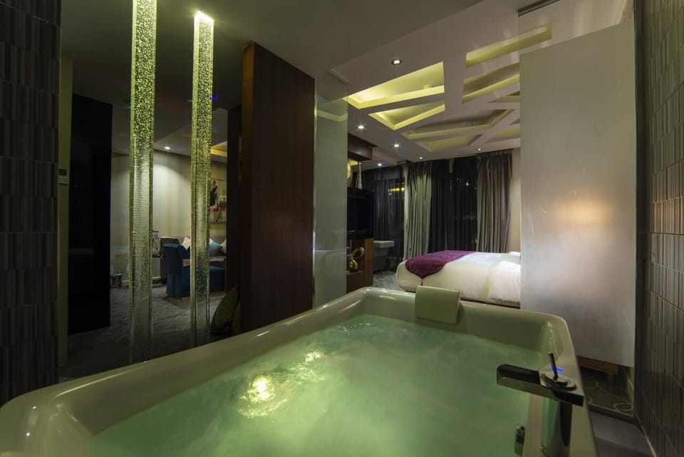 Jetted tub