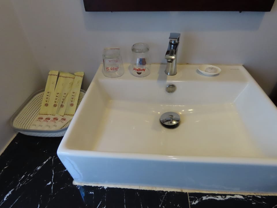Double Room | Bathroom sink