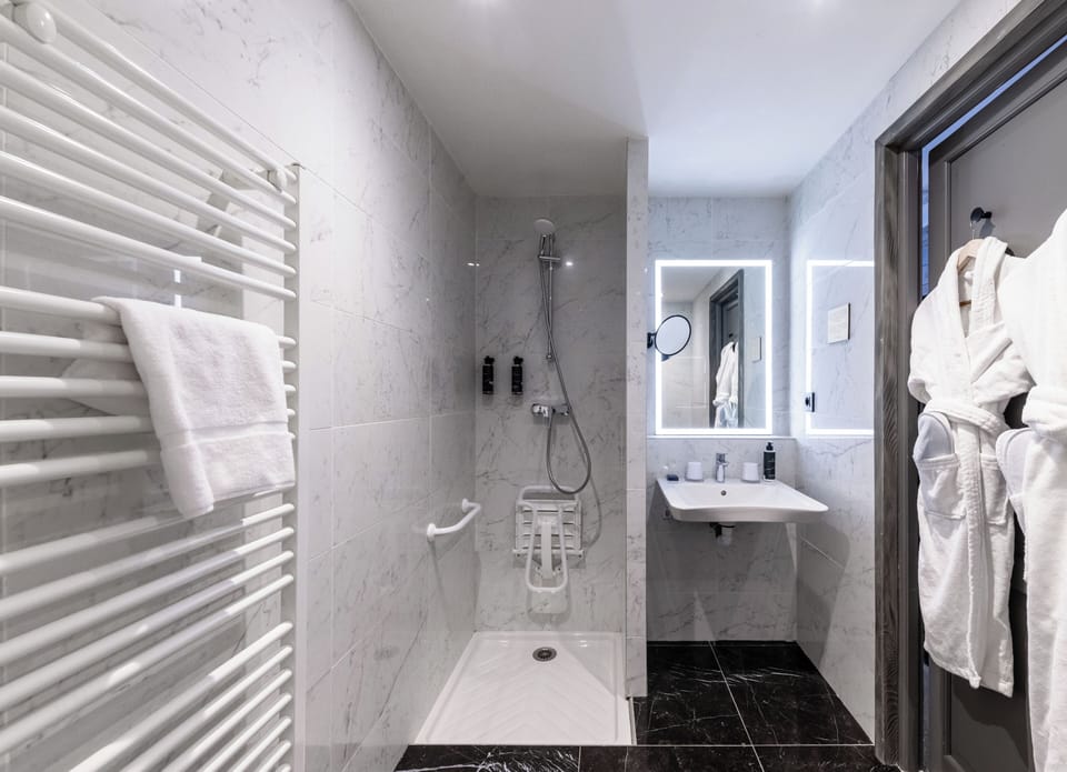 Comfort Room, Mountain View | Bathroom | Free toiletries, hair dryer, bathrobes, slippers