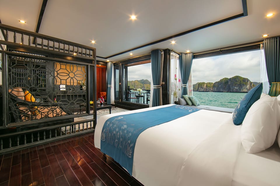 Lan Ha Junior Suite 2D1N | Minibar, in-room safe, desk, blackout drapes