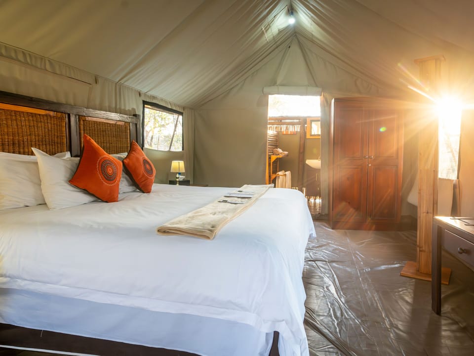 Basic Tent | Hypo-allergenic bedding available, bed sheets