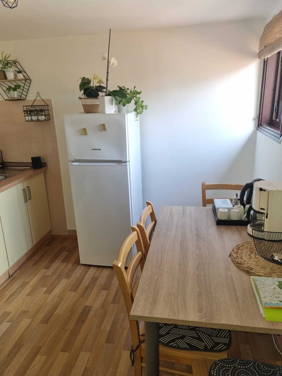 City Apartment, 3 Bedrooms, Kitchen | Private kitchen | Full-size fridge, oven, stovetop, dishwasher