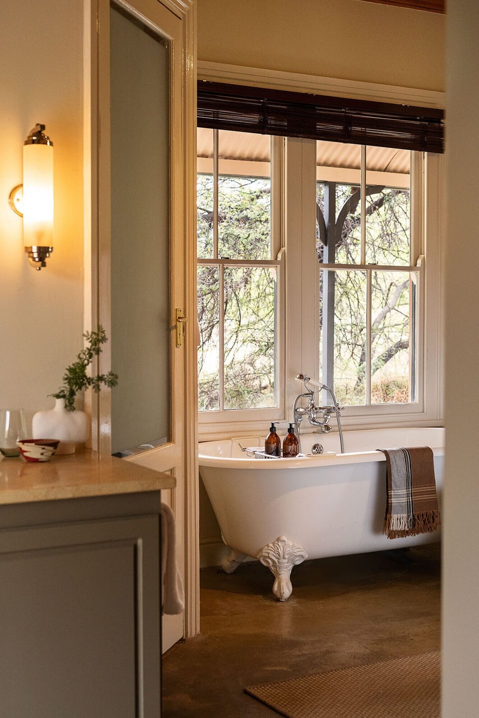 Karoo Superior Suite | Bathroom | Separate tub and shower, rainfall showerhead, free toiletries