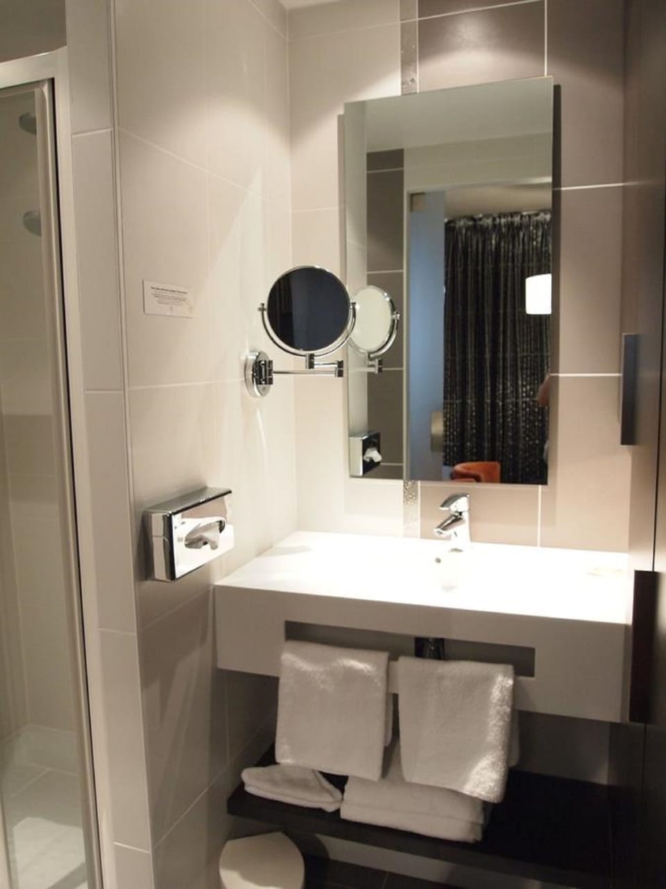 Standard Double Room | Bathroom | Free toiletries, hair dryer, soap, shampoo