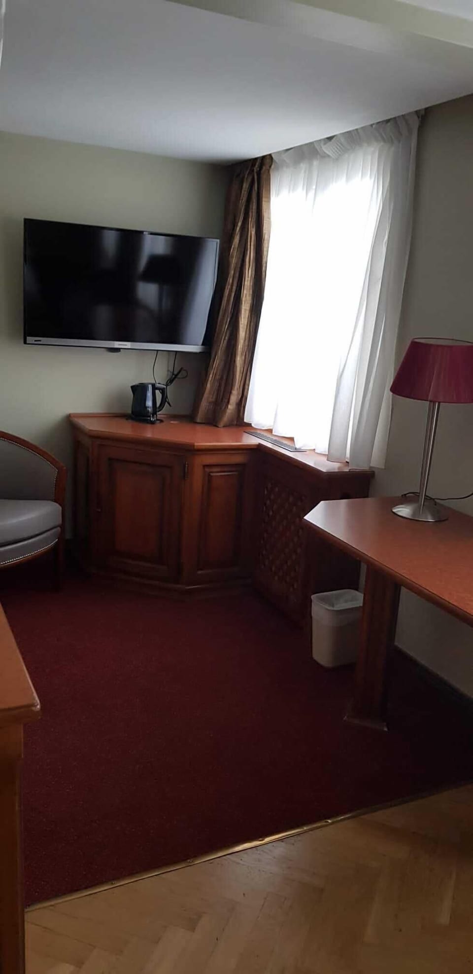 Superior Double Room | Living area | 128-cm flat-screen TV with satellite channels