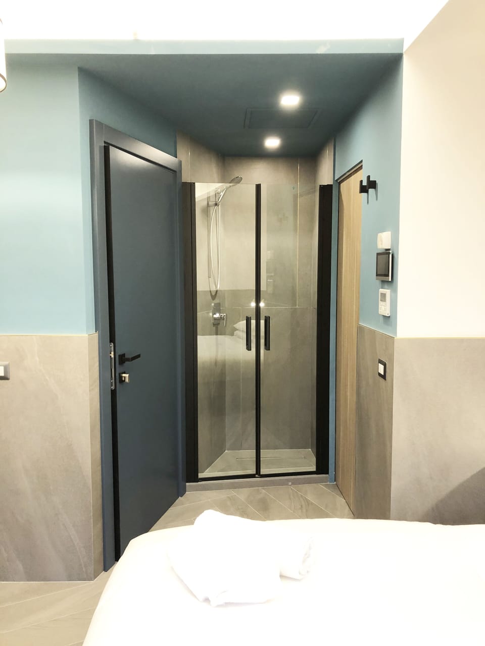 Standard Double Room (6) | Bathroom shower
