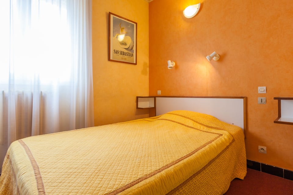 Single Room | Desk, rollaway beds, free WiFi