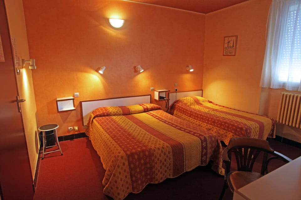 Twin Room | Desk, rollaway beds, free WiFi