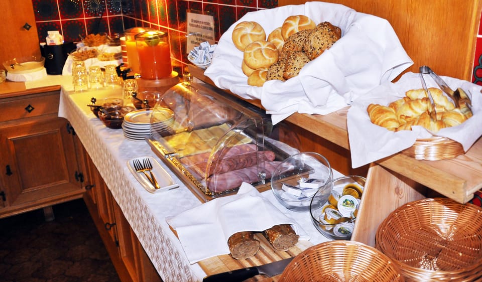 Activ Pension Bergfrieden Bed and Breakfast in Tyrol