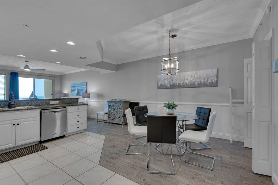 Condo, Multiple Beds, Pool Access | Private kitchen | Fridge, microwave, oven, stovetop