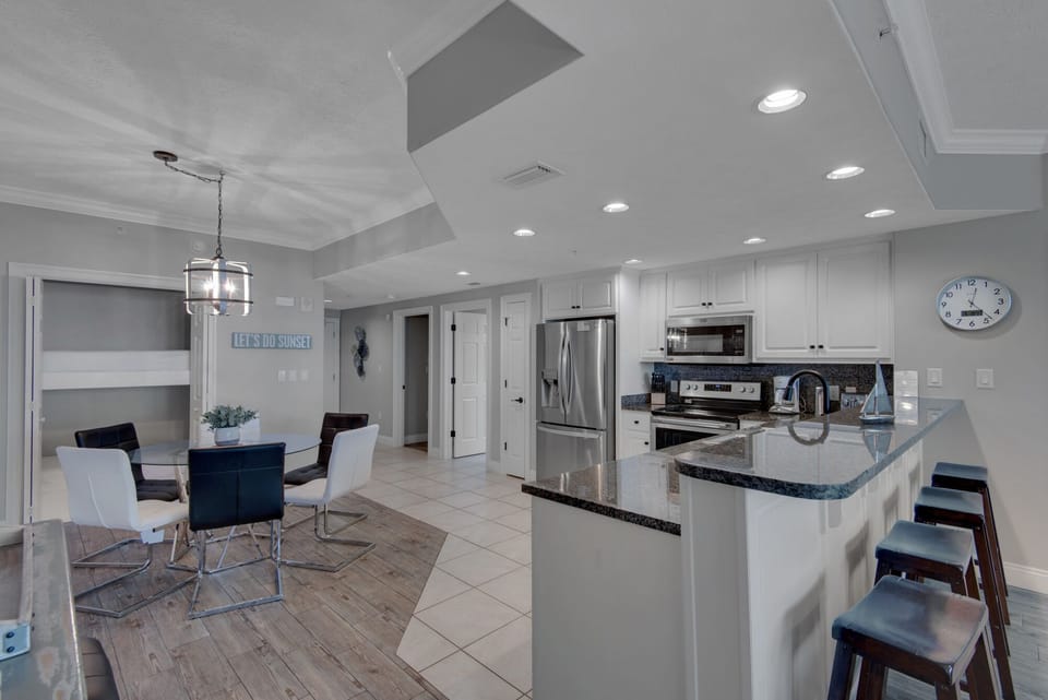 Condo, Multiple Beds, Pool Access | Private kitchen | Fridge, microwave, oven, stovetop