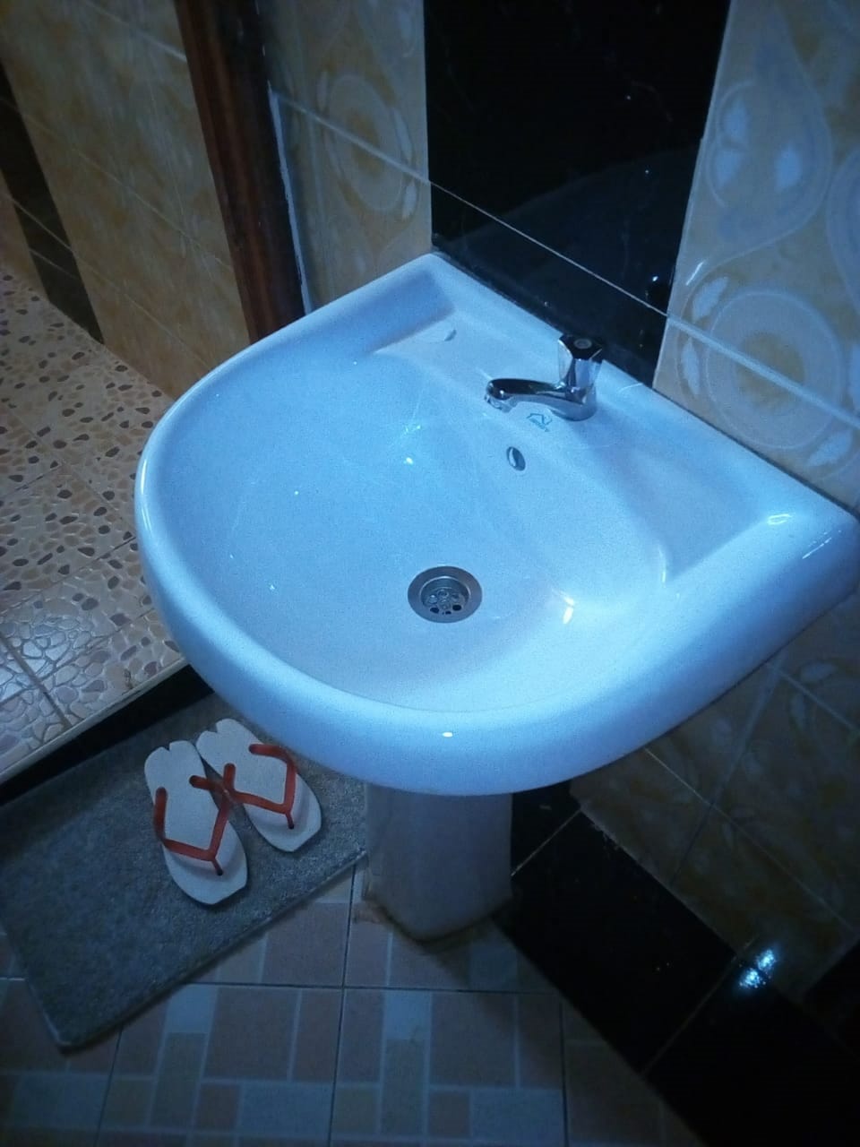 Double Room | Bathroom sink