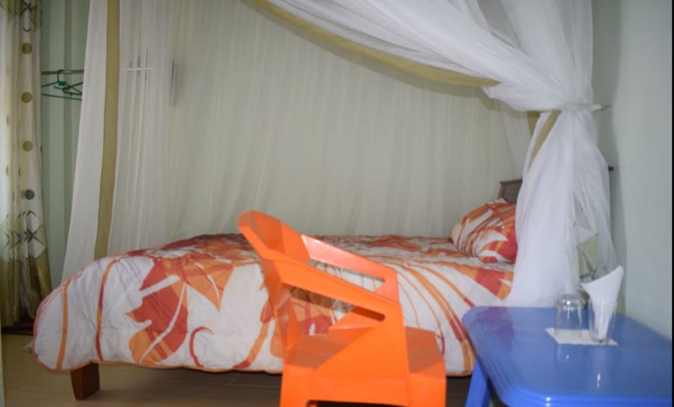 Double Room | Desk, blackout drapes, iron/ironing board, free WiFi