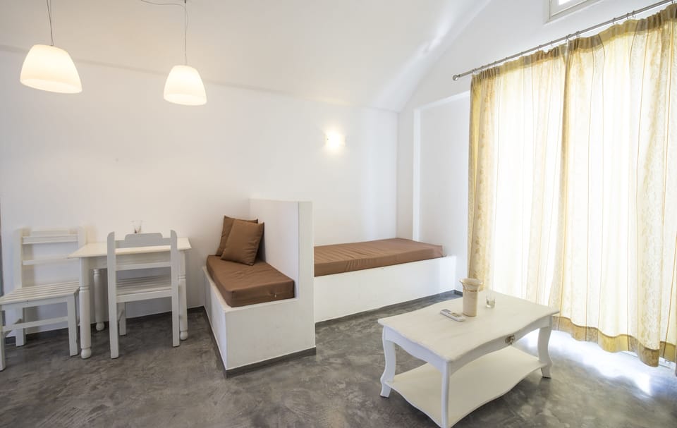 Grand Suite with Sea View | Pillowtop beds, in-room safe, desk, laptop workspace