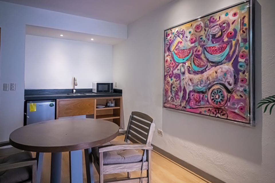 Pride Studio 1 Double Bed | Dining room