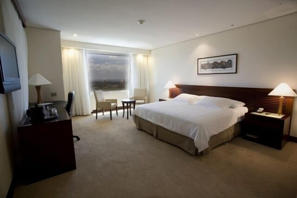 Premium bedding, down comforters, minibar, in-room safe