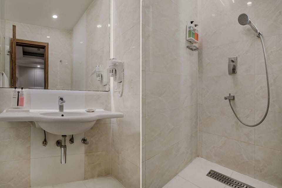 Executive Room | In-room safe, desk, iron/ironing board, free WiFi