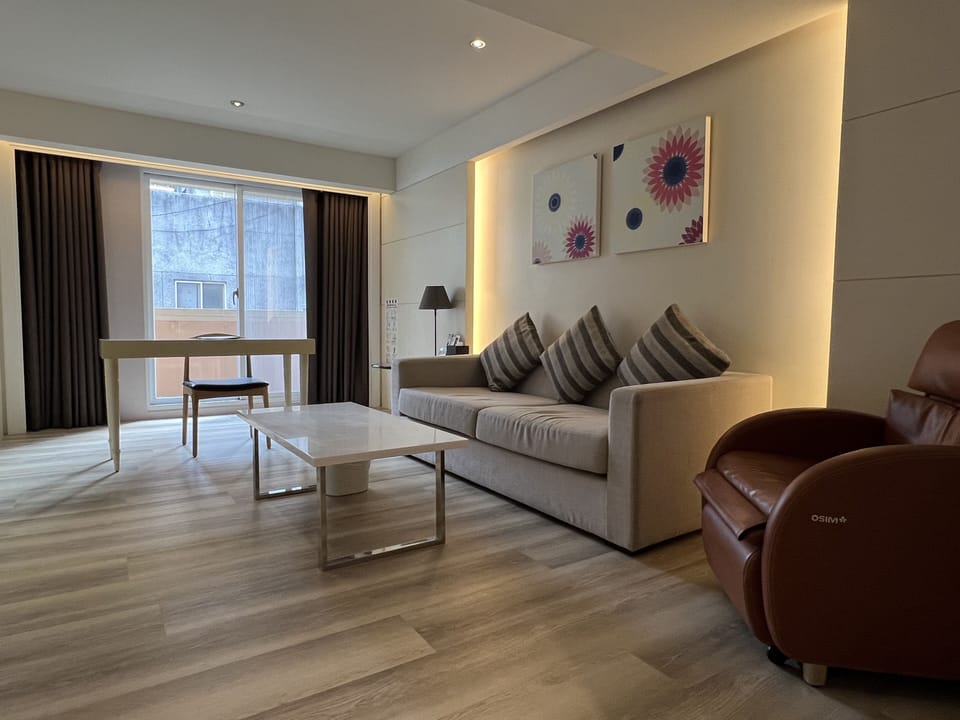 Executive Double or Twin Room | Premium bedding, down comforters, pillowtop beds, minibar