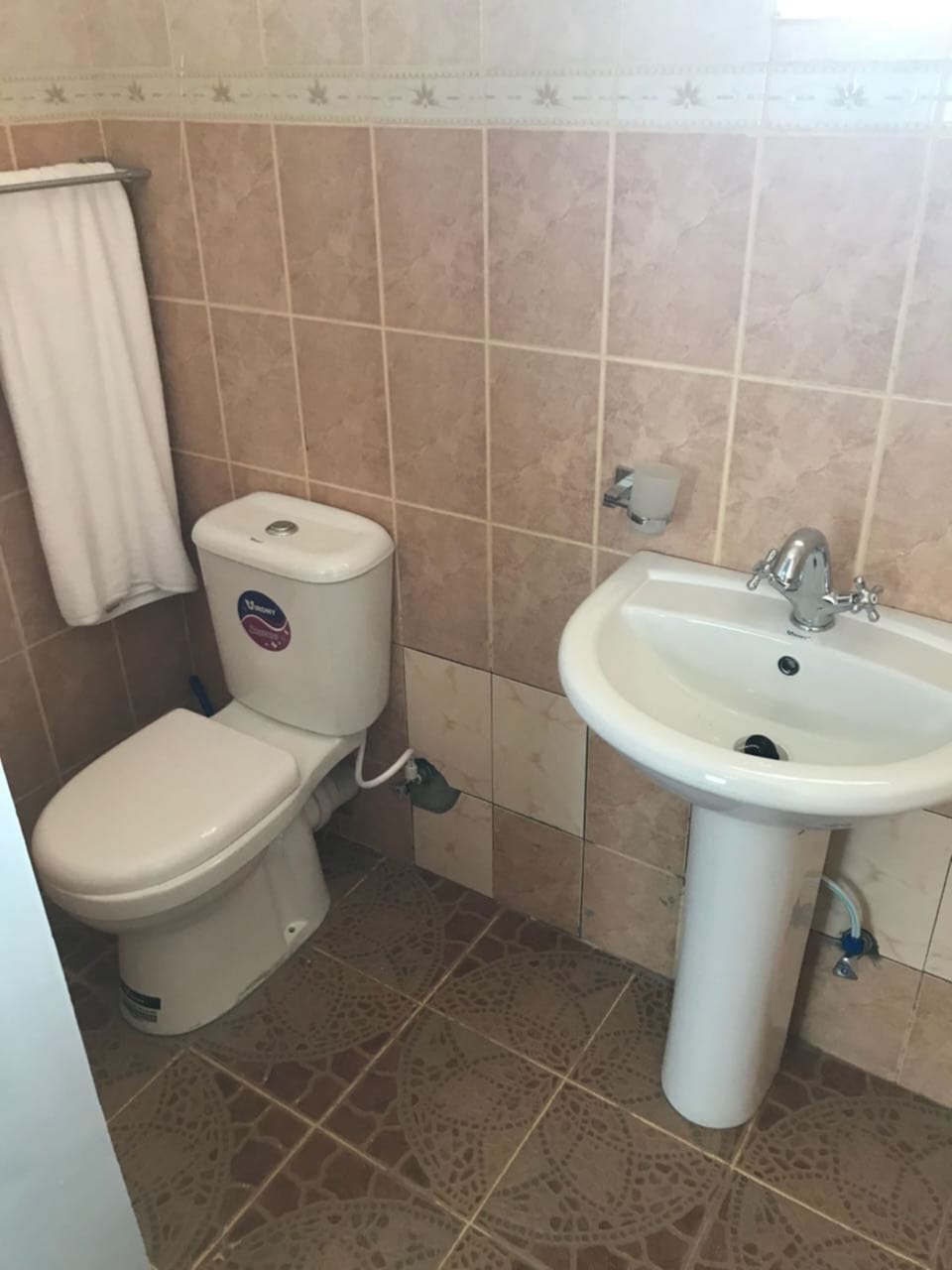 Executive Room | Bathroom | Shower, free toiletries, towels, soap