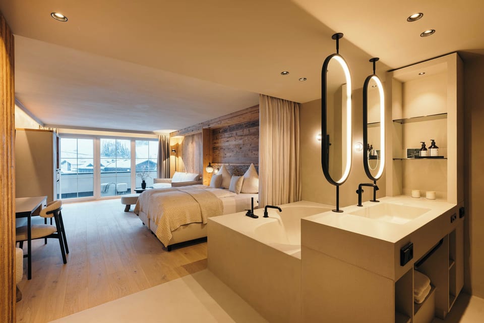 Superior Room, Balcony | Hypo-allergenic bedding, minibar, in-room safe, individually decorated