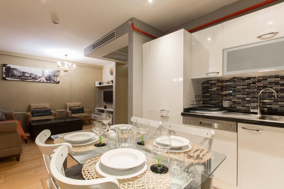 Luxury Apartment | Private kitchen | Full-size fridge, microwave, oven, stovetop