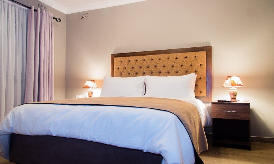 Double Room | In-room safe, iron/ironing board, free WiFi, bed sheets