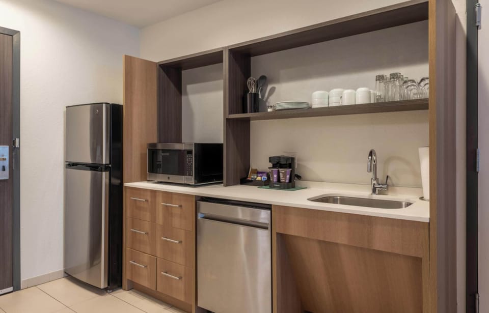 Studio, 2 Queen Beds, Accessible, Bathtub | Private kitchen | Coffee/tea maker, microwave