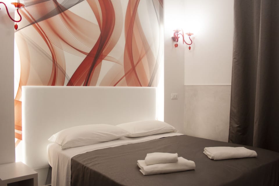 Double or Twin Room | In-room safe, desk, soundproofing, WiFi (free)