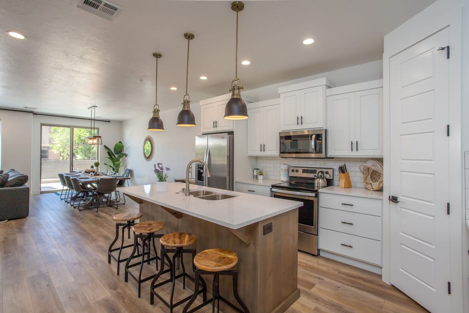 2269 Pet Friendly | Private kitchen | Fridge, microwave, oven, stovetop