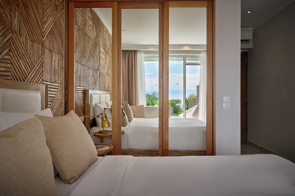 Superior Double with Plunge Pool | Minibar, in-room safe, desk, WiFi (free)