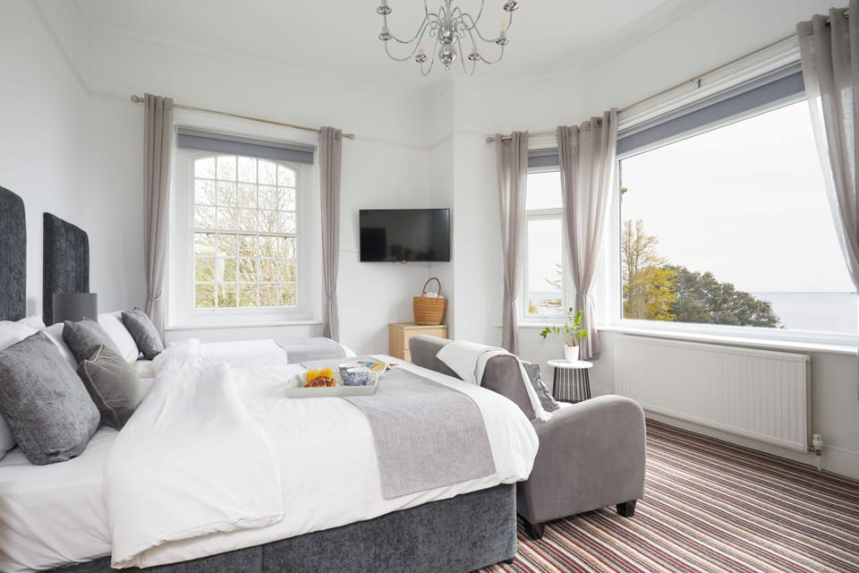 Triple Room, Sea View | In-room safe, desk, iron/ironing board, cribs/infant beds