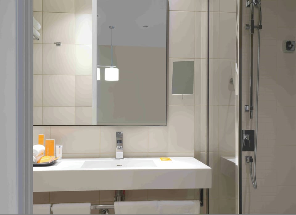 Shower, free toiletries, hair dryer, bathrobes