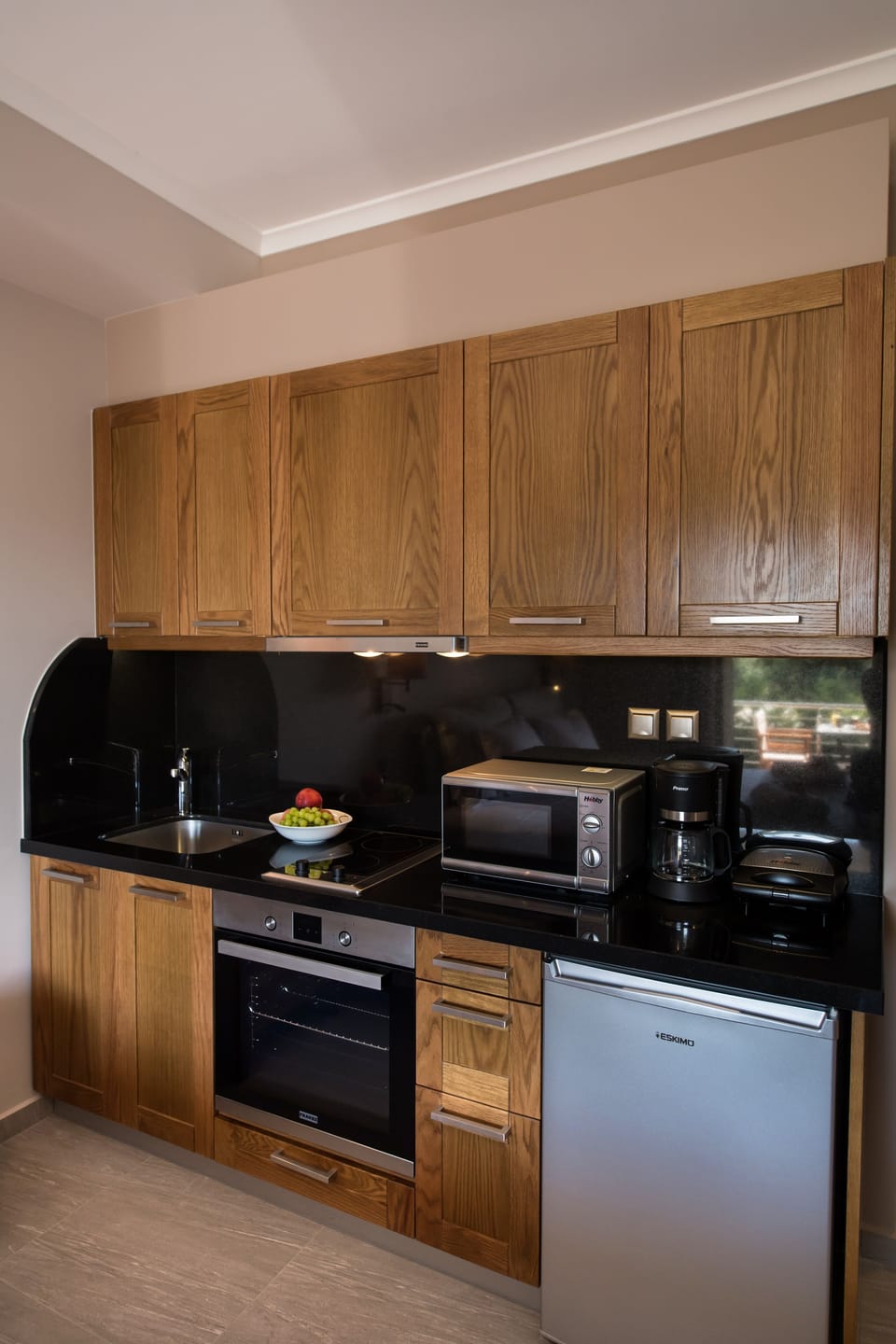 Luxury Studio, Pool View | Private kitchen | Full-size fridge, oven, stovetop, coffee/tea maker