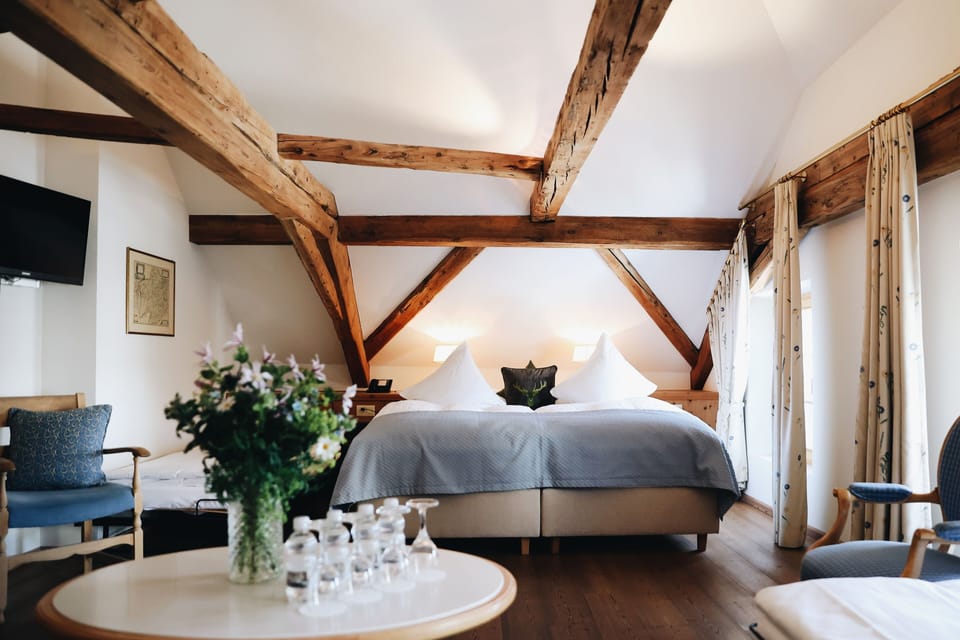 Deluxe Double Room (Parkett) | Hypo-allergenic bedding, minibar, in-room safe, individually decorated