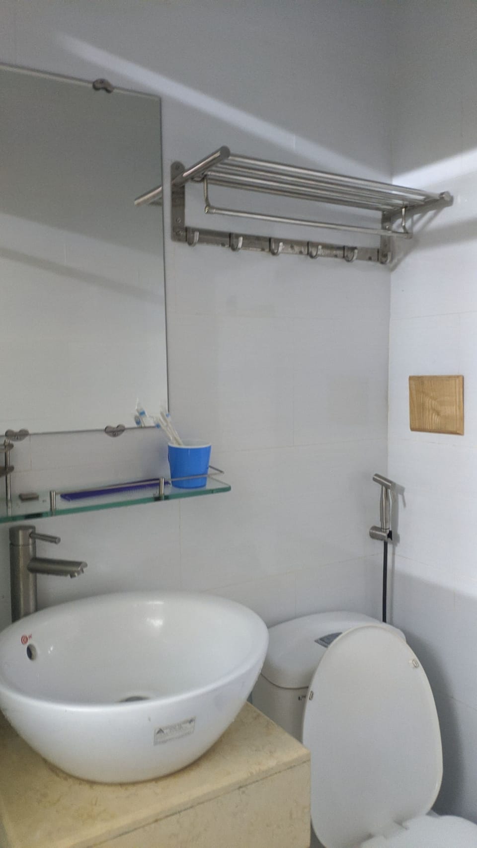 Deluxe Triple Room | Bathroom | Shower, free toiletries, towels