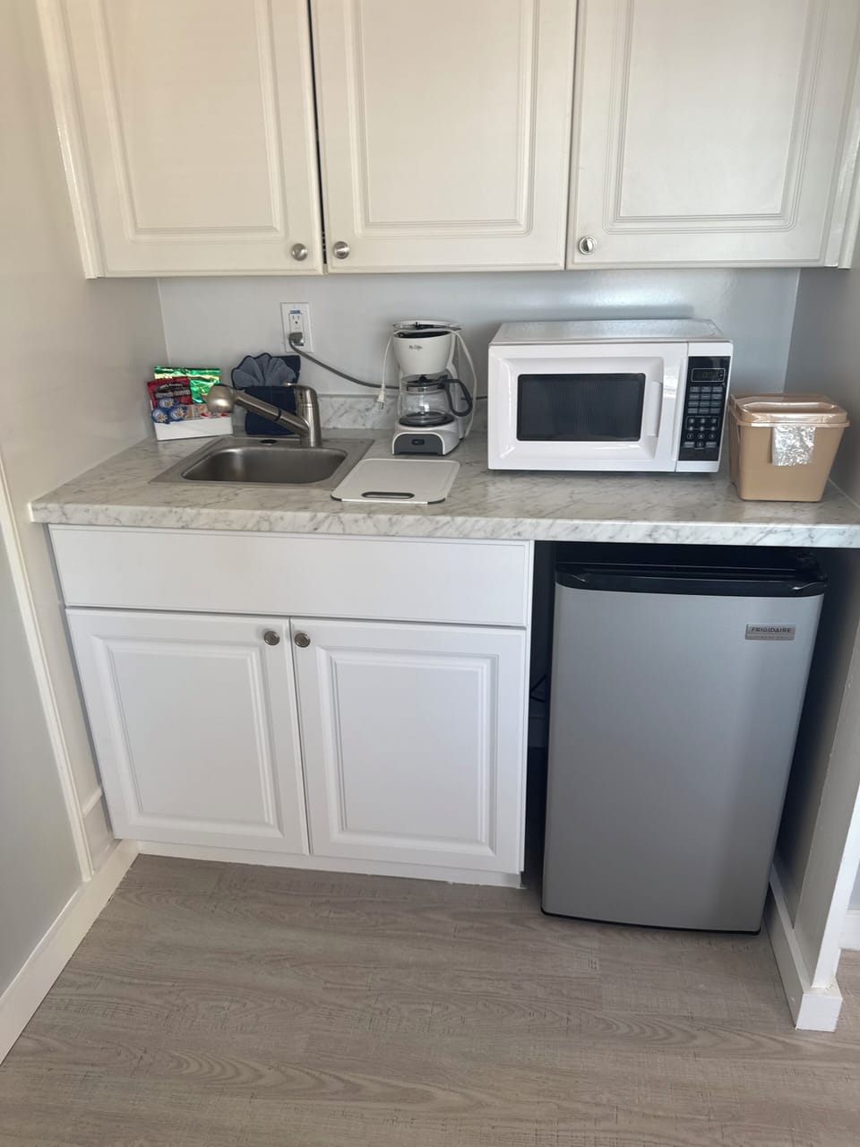 Deluxe Room, 1 Queen Bed with Sofa bed | Private kitchenette | Microwave, coffee/tea maker, toaster